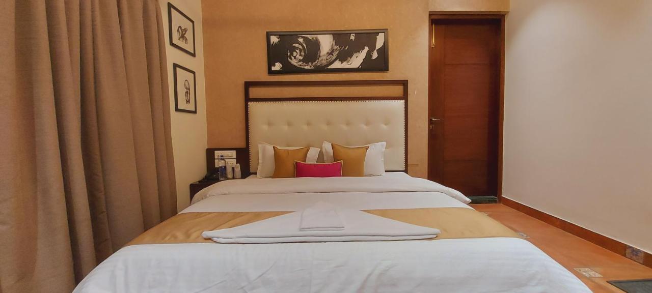 The Palm Aryan - A Boutique Hotel Kalküta Dış mekan fotoğraf