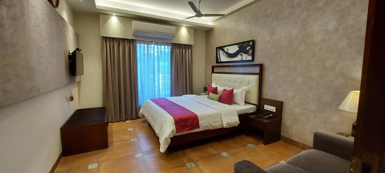The Palm Aryan - A Boutique Hotel Kalküta Dış mekan fotoğraf